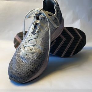 BROOKS Women’s 8.5 Levitate 2 Running Shoes